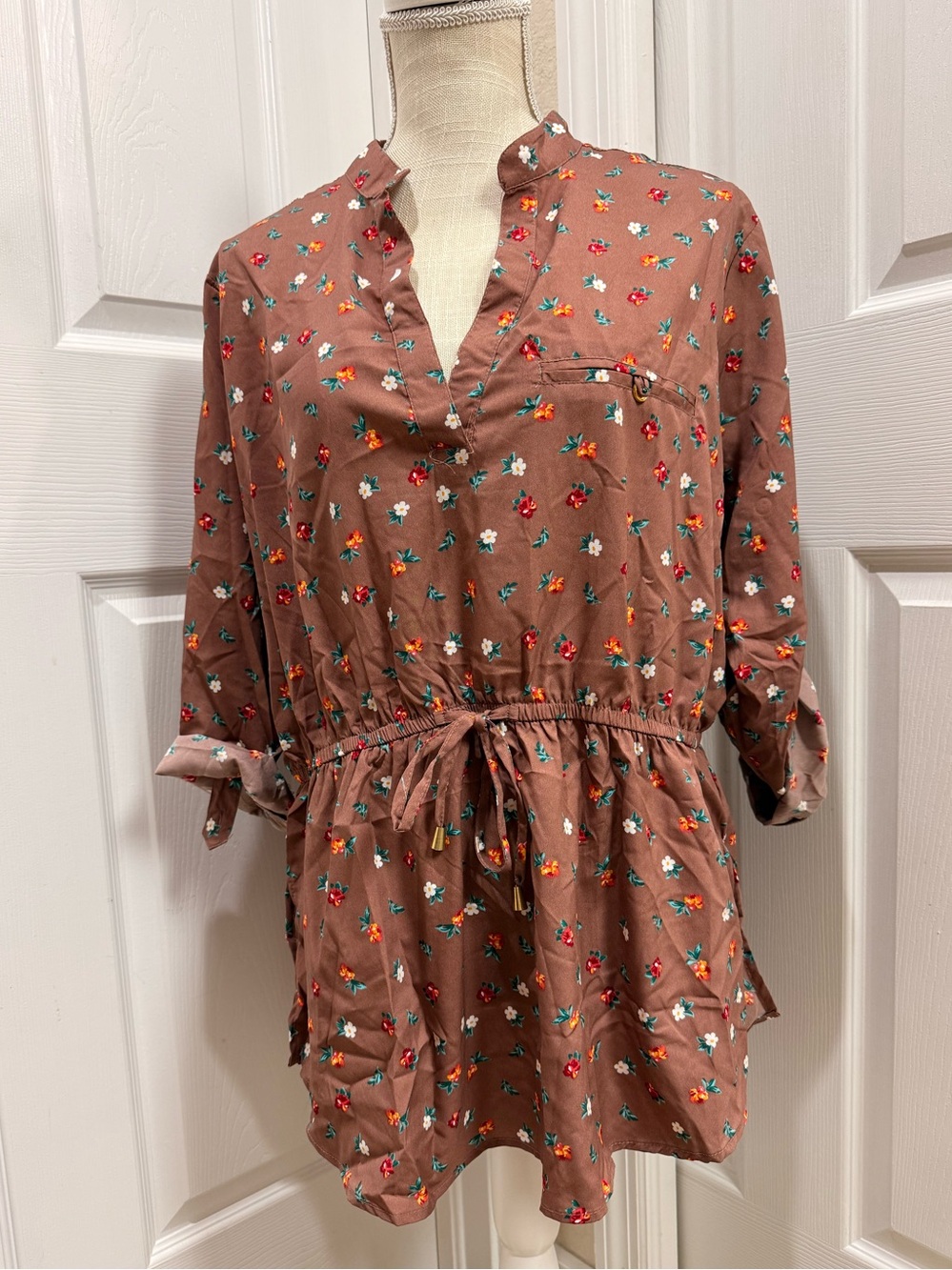Women’s 1X Floral Blouse Top Brown Taupe Elastic Waist Long Sleeve Roll Tab
